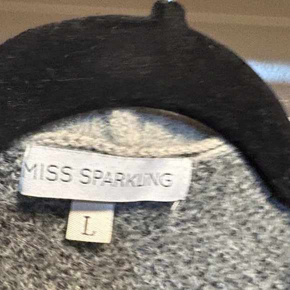 Elegant Gray Animal Print Cardigan - Picture 2 of 5